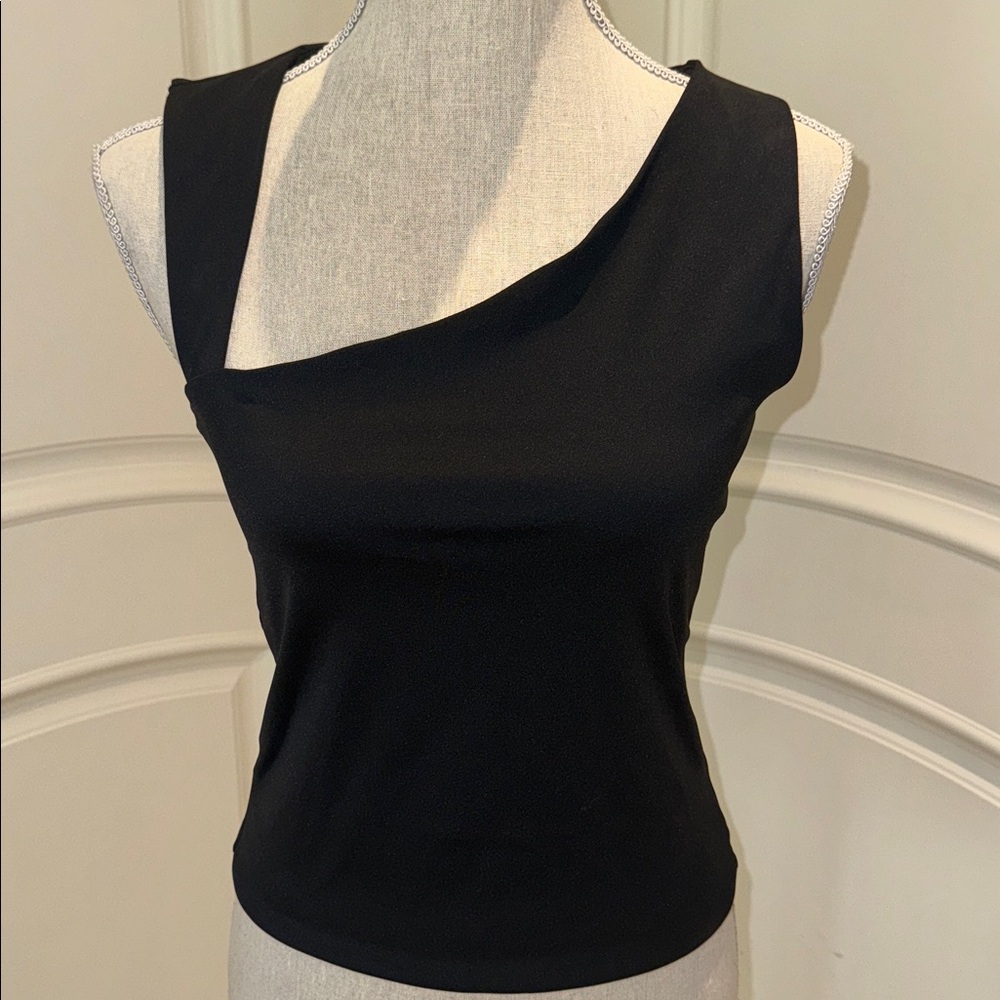 Commense Neck cutout Asymmetrical Top